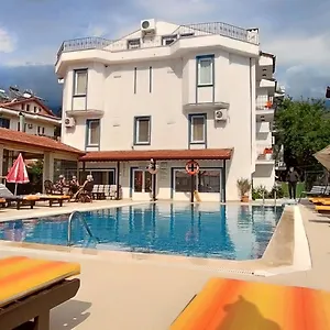 California Apartahotel